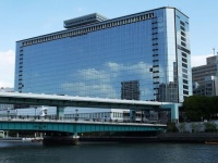 会場の大阪マーチャンダイズマートビル（Wikimedia Commons