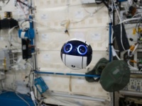 日本のkawaiiがまたひとつ・・・きぼう船内ドローン「Int-Ball」が超絶キュートすぎると海外で話題に