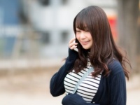 男性が「胸デカそう」と思う女性の特徴6つ