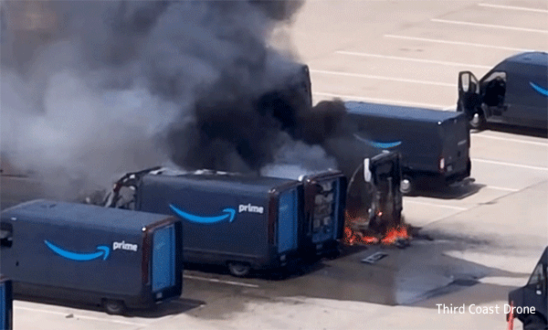 Amazonの電気配送車が次々と炎上。原因は充電スタンドか？