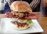 【はいじぃ迷作劇場】【デカ盛り】沖縄の抱かれたいハンバーガー第一位のお店に行ってみた。