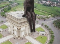 猫を巨大化させて都市景観に溶け込ませてみた。ちょっとアリだと思った。