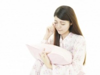 男性のホンネ！　ツライ恋の経験を引きずっている女性をどう思う？「根暗だし、重い」「だから捨てられたのだと思う」