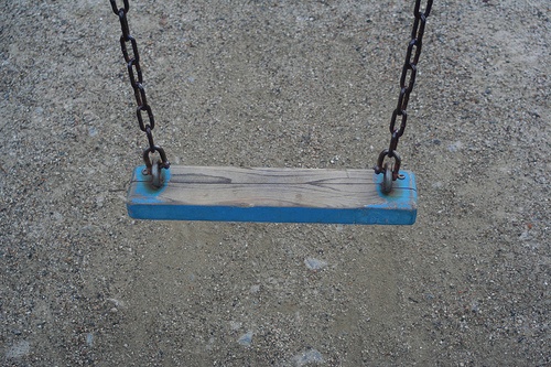 ブランコ（Taro Glideさん撮影、Flickrより）