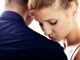 絶対後悔するのに……どうしても「不倫」してしまう女性心理4つ