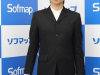 こんな感じで、ソフマップロゴの前に立ってますよね。というわけでこんにちは、Jタウン探検隊です