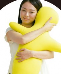 ぎゅっと抱きながら電話できる！人型クッション「Hugvie（ハグビー）」新発売