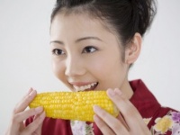 花火デートの前に要チェック！　彼女に夜店で食べてほしくないものランキング