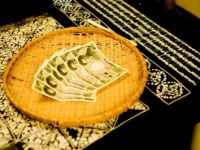 年齢で答えが分かれる!?　1000円札の人と言えば？