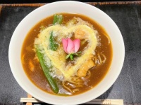 「隠し味」どころの話じゃない！ 本格手打ちそば店で「ホワイトチョコをあしらったカレー蕎麦」爆誕