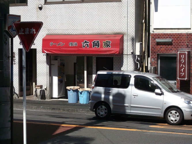 六角家本店（Takkitakitakiさん撮影、Wikimedia Commonsより）
