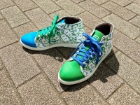 ファミマカラーの限定スニーカー270名に！11月買い物で当選チャンス