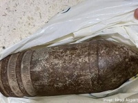 観光客がお土産にと持ち込んだ不発弾で空港パニック！