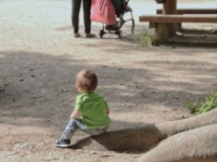 買物の帰りに...（画像はphotoAC）