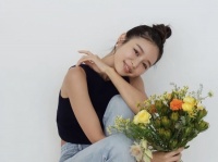 美しすぎるヒップ……。加治ひとみが投稿した美尻ショットに「私もこんな身体になりたい」「どうやったらこんな綺麗になれるの?」