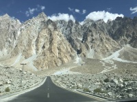 世界一高所を通る、危険な道路「カラコルム・ハイウェイ」