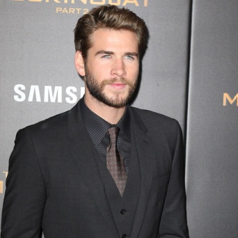 リアムとクリス・ヘムズワースの兄弟、競争心で仲が悪かったことを告白