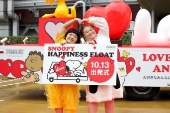 スヌーピーが全国を走る！　出発式でおかずクラブが“LOVE”を語る