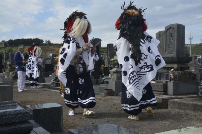 20日に行われた墓踊りの様子（画像提供：平川市）