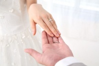貯金がないのに「結婚したい」と言う彼女……男性はどう思う？ 「無計画すぎ」「金銭面は男性に甘えていい」