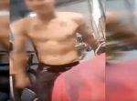 電車の車内で上裸の男がケンカ腰。　→ヒーローがやってきた！
