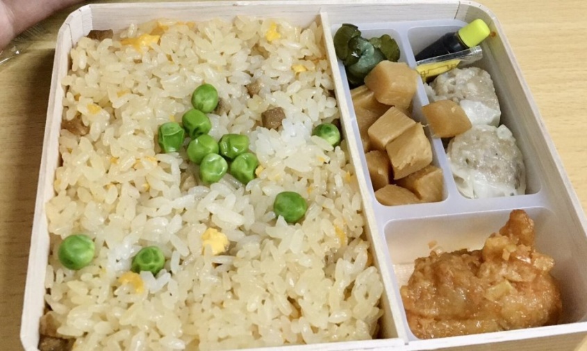 「崎陽軒の横濱チャーハンからエビが消えた！これも不況の煽りなの？」　←悲しむ前に「蓋裏」をご確認ください