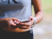 恋人と別れたあと、皆がFacebookでやっているコトを実態調査「写真削除、でもデータは保存」