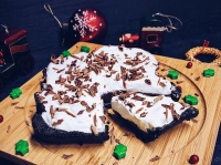 焼かずに簡単！クリスマスに最適なチョコレートクリームパイの作り方【ネトメシ】