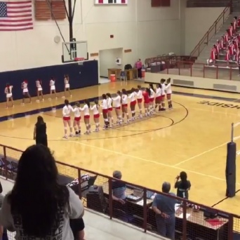 高校バレーボールの試合前、急きょ国歌斉唱を引き受けた選手の歌唱力がハイレベルすぎると話題に