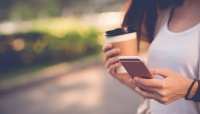 昔の同級生がふと気になって……しばらく会ってない相手に自然にLINEを送る方法4選