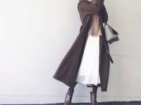同じアウターも、パンツ→プリーツスカートで印象チェンジ　＃東京365日コーデ