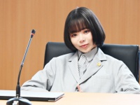 趣里と古田新太の弁護士親子が法廷で対決。多額の寄付と書き換えられた遺言書の真相に迫る【『モンスター』第6話】