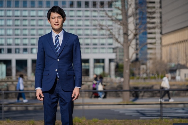 スマホ使用料「月1万円」は高い?安い?独身者が知っておきたいお金の話(*画像はイメージです)