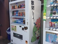 話題の自販機（写真提供はすべて、道の駅どなり）