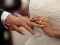 20・30代男性の結婚観！　次に付き合う女性とは、結婚を前提に付き合う？　まだ遊びたい？