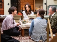 左から満男、イズミ、さくら、博　(C)2019松竹株式会社