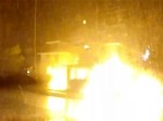 車が住宅のガスメーターに突っ込むとこうなる【動画】