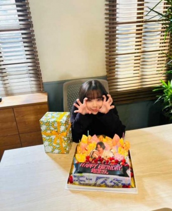 Instagram:趣里(@shuri.and.mg.official)より