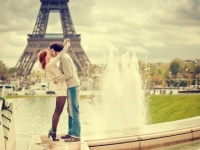今キスして大丈夫!?　男性が彼女とキスするときにイヤなのは「口ひげ」or「口臭」？