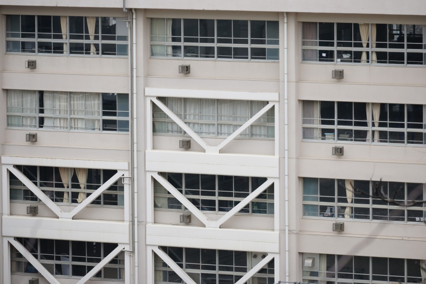 生徒を『床に引き倒す』暴行　中学校教師(60代)懲戒処分　教師は「同じ質問をするので腹が立った」