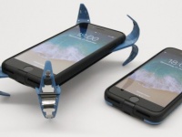 落としちっち！でも大丈夫。スマホを落下の衝撃から守ってくれる「スマホ用エアバッグ」を学生が発明