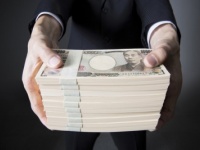 ダメだ、妄想で顔がニヤけちゃう……！　宝くじ10億円当たったらときの使い道って？