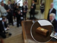 トランプ大統領が、机の上に置かれたボタンを押して執事によくお願いする物とは？