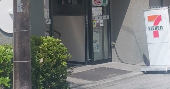 生気が感じられないセブン-イレブン、発見される　「喪中すぎる」「セブンインヘブンだ」と6.1万人驚がく