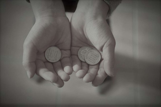 お小遣いが300円ほどしか...（画像はイメージ）