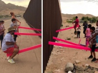 アメリカとメキシコの国境の壁に設置されたシーソー。両国の架け橋ともいえるアイデアに絶賛