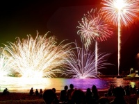 花火師はいつどこで練習しているの？夏の夜空を彩る花火トリビア