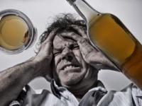 コルサコフ症候群は慢性アルコール中毒患者に多い（shutterstock.com）