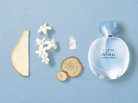 美しい海からインスパイアされた香り。「アルマーニ」2つの新フレグランス