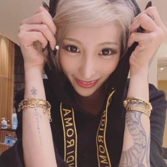 インスタグラム：加藤紗里(@katosari)より